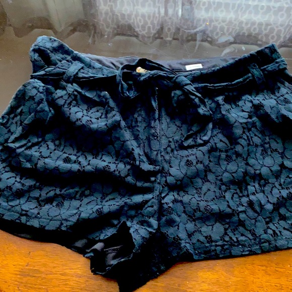 Black shorts - Picture 1 of 2